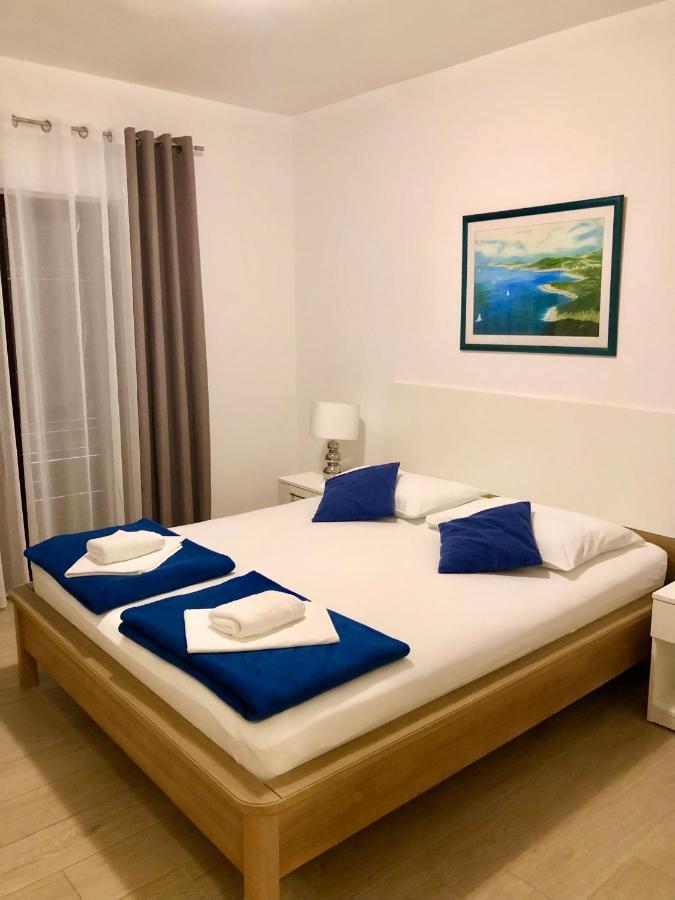 B&B Chamberlain Milna  Bagian luar foto