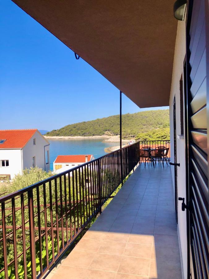 B&B Chamberlain Milna  Bagian luar foto
