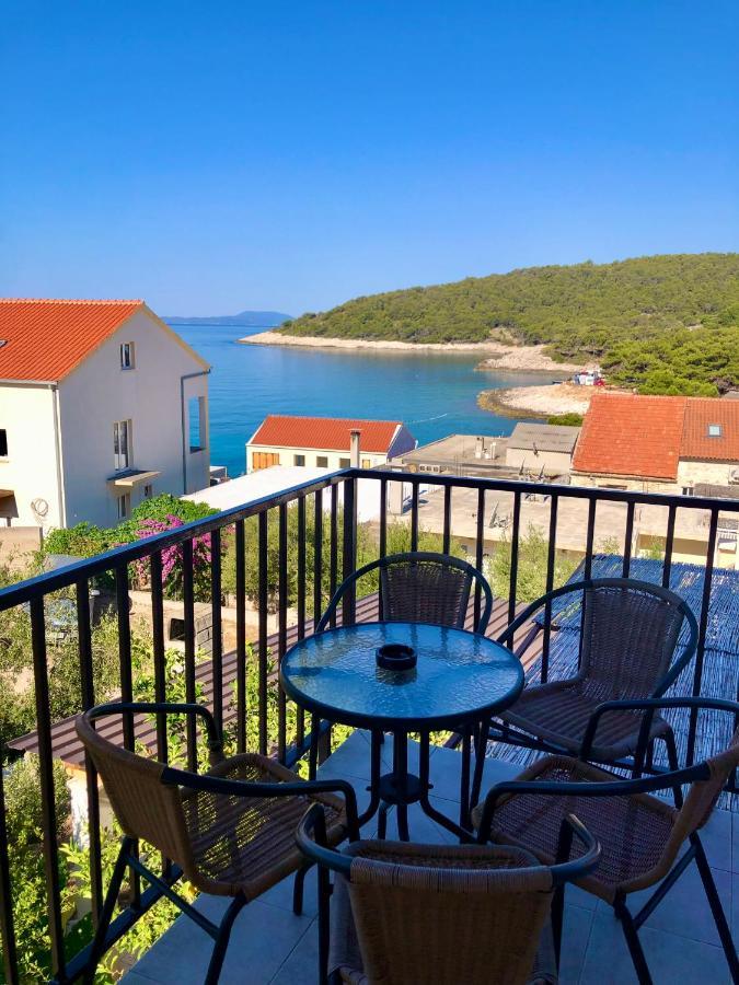 B&B Chamberlain Milna  Bagian luar foto