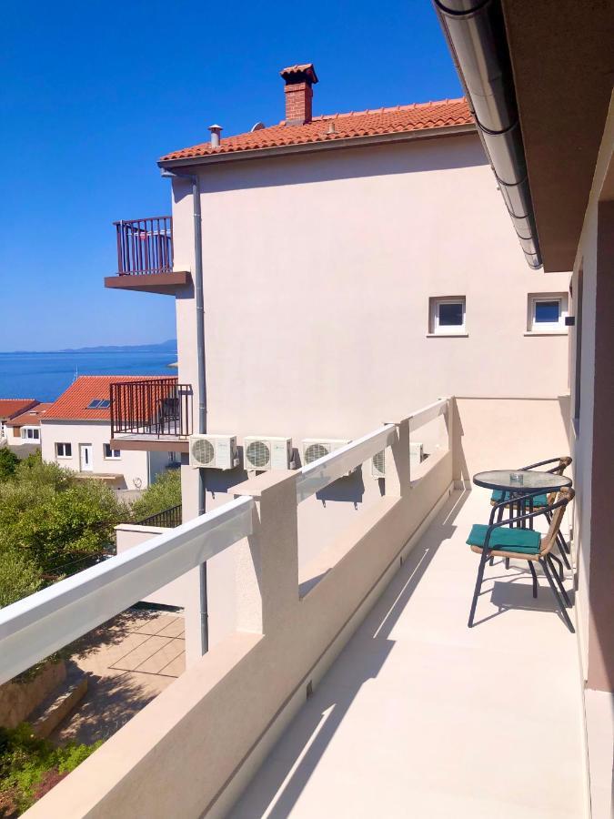 B&B Chamberlain Milna  Bagian luar foto