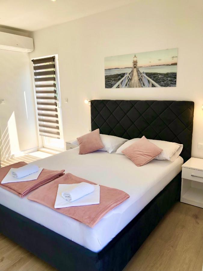 B&B Chamberlain Milna  Bagian luar foto