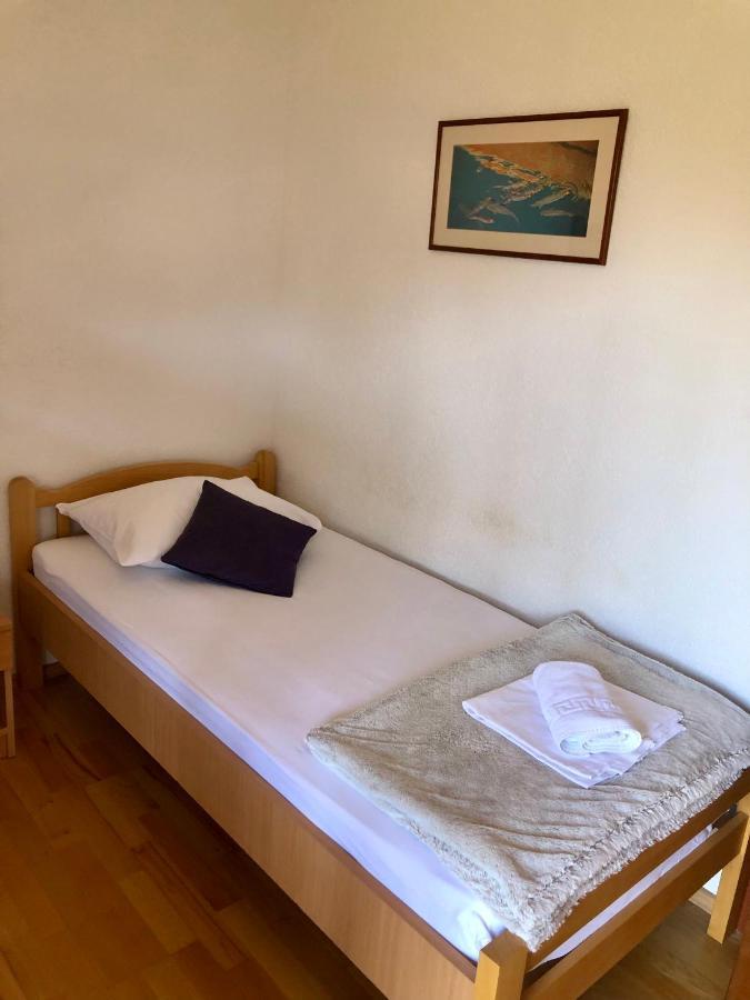 B&B Chamberlain Milna  Bagian luar foto