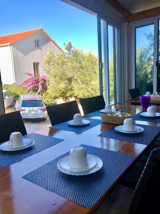 B&B Chamberlain Milna  Bagian luar foto