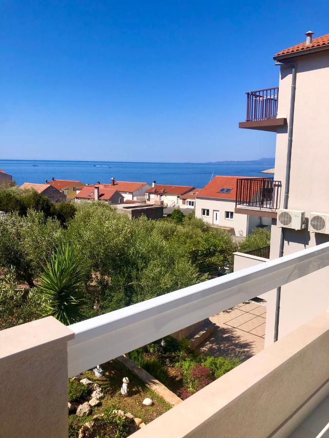B&B Chamberlain Milna  Bagian luar foto