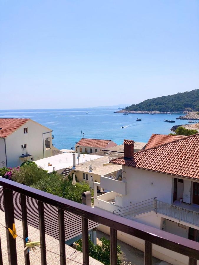 B&B Chamberlain Milna  Bagian luar foto